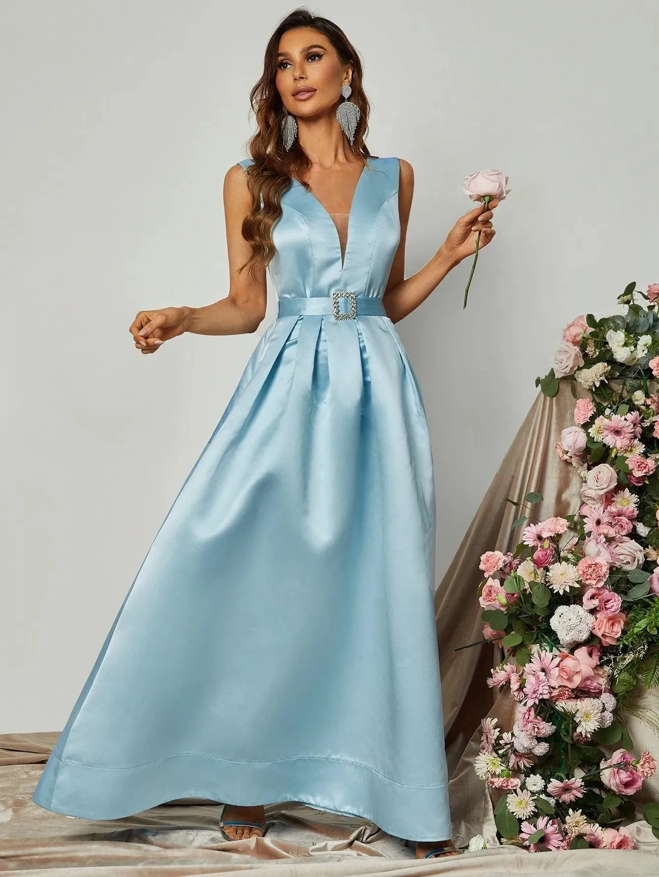 Elegant V Neck Sleeveless Pleated Prom Dress