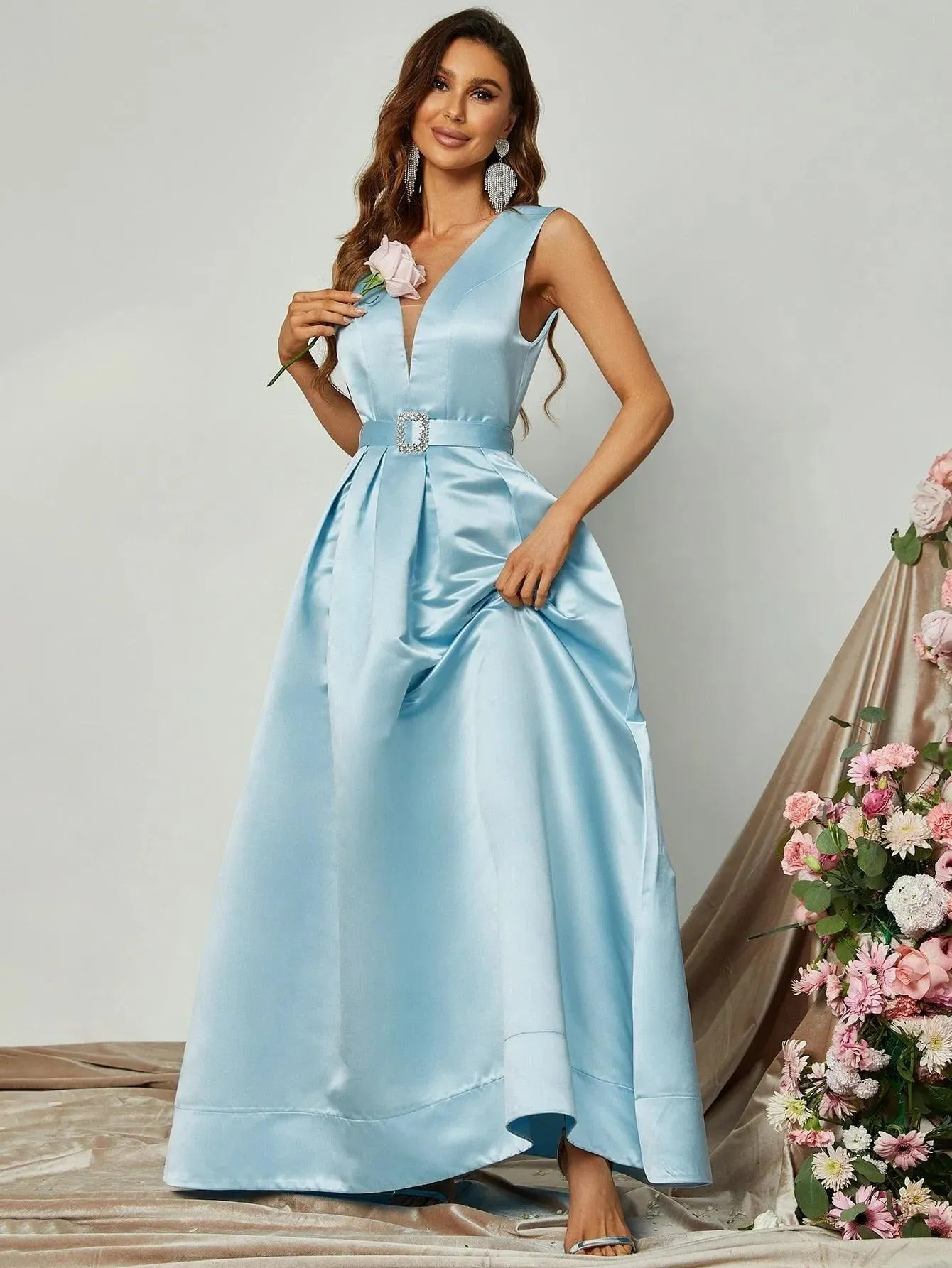 Elegant V Neck Sleeveless Pleated Prom Dress