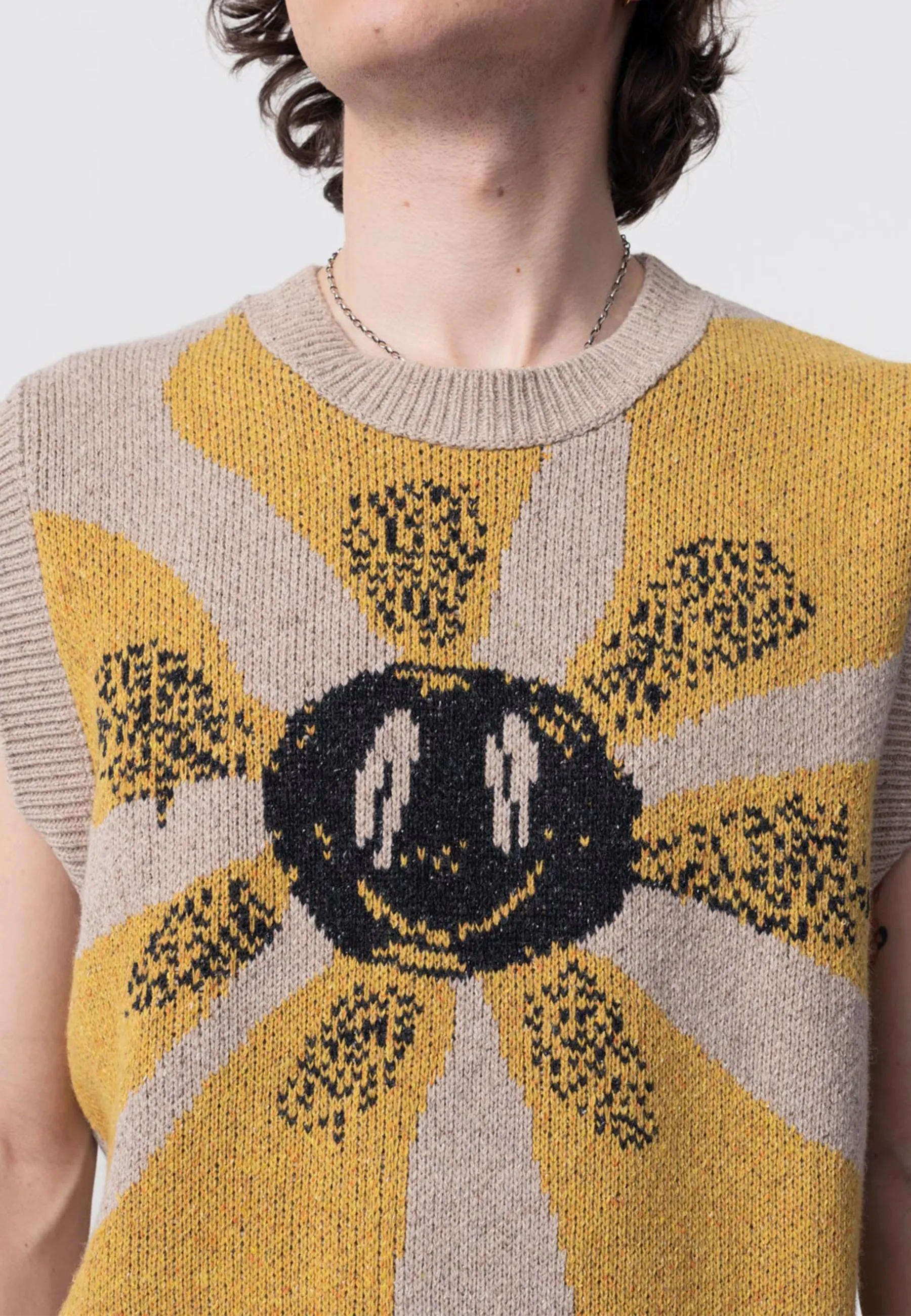 Flower Boner Knit Crew Neck - Beige