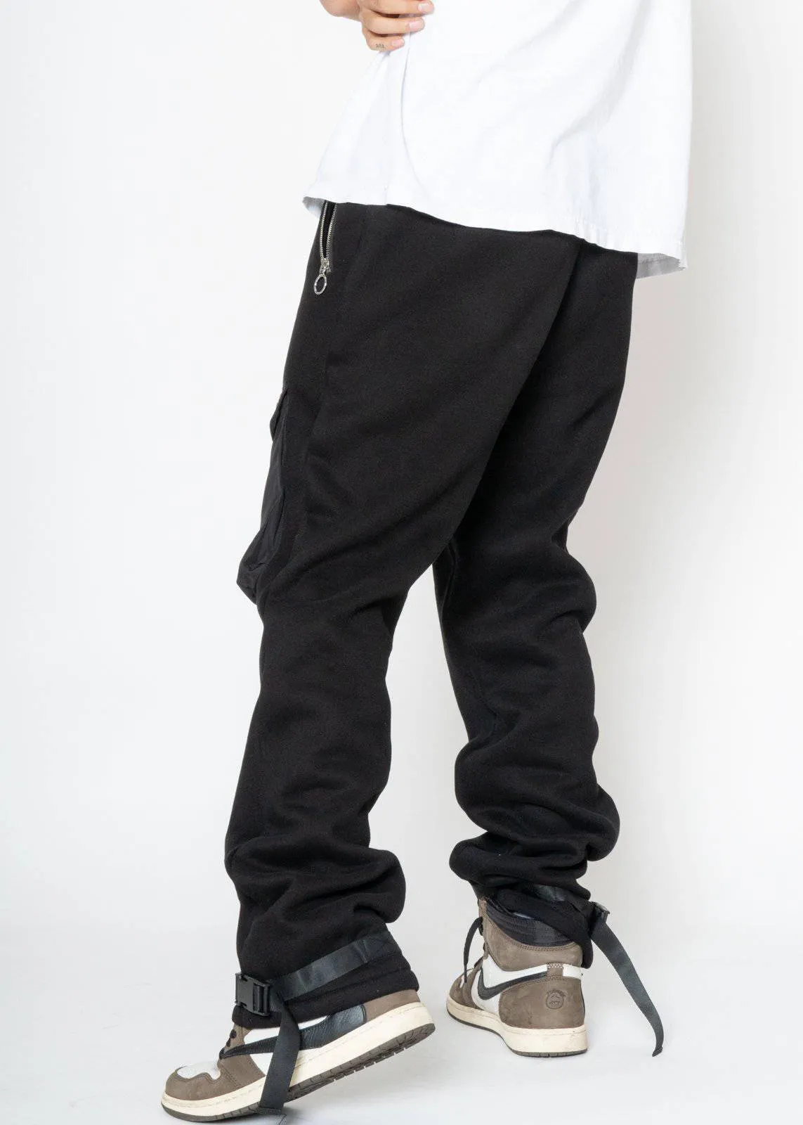 Konus Men's Bellow Pocket Sweatpants in Black