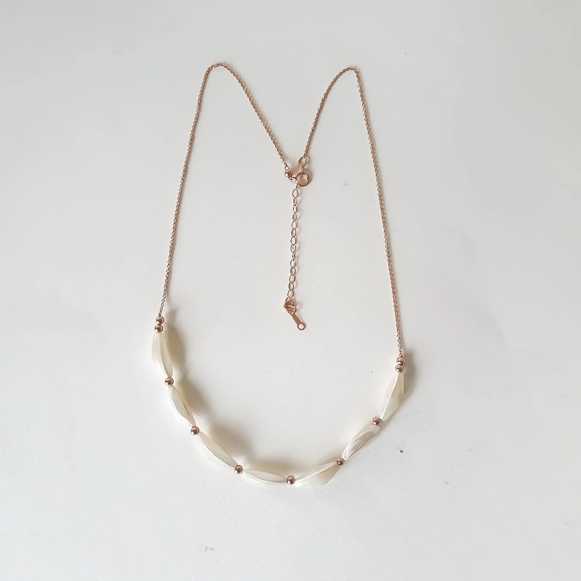 Regina Necklace / Mother-of-Pearl