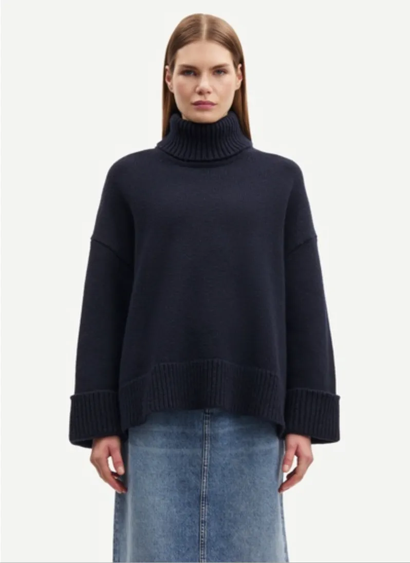 Sakeiku Turtleneck Salute