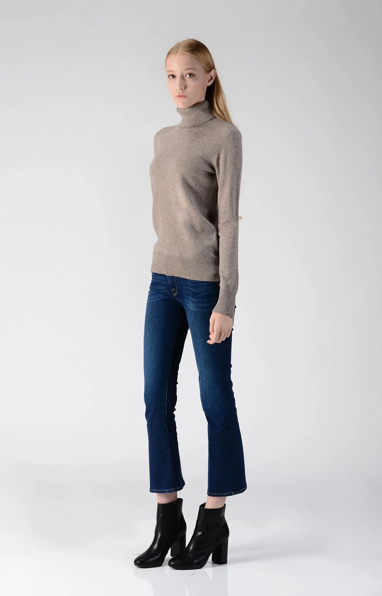 Turtleneck Slimfit Sweater_Beige