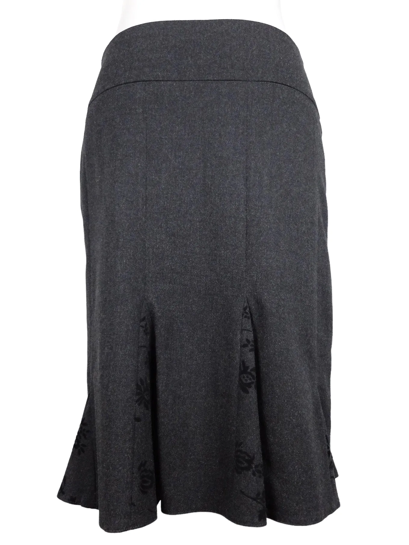 Vintage 2000s Y2K Chic Soft Grunge Low Rise Grey Peplum Below-the-Knee Pleated Midi Skirt with Floral Detail | 30 Inch Waist